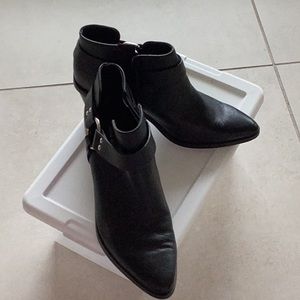 Nine West Black Leather Booties Size 7